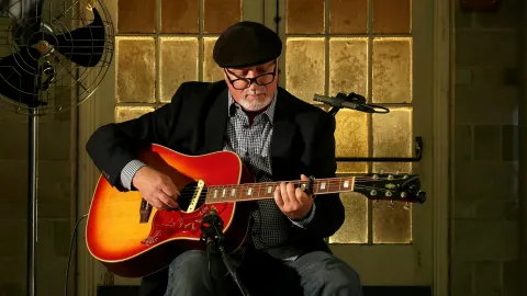 Italo Naccarato with guitar 